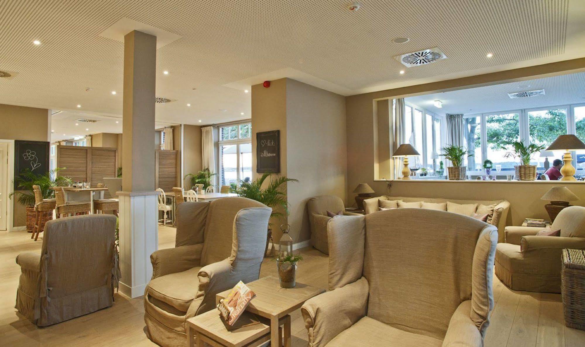 Strandhotel Seeblick, Ostseebad ハイケンドルフ エクステリア 写真